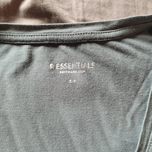 Small Reitmans R Essentials Short Sleeve Tee - Picture 3 of 7